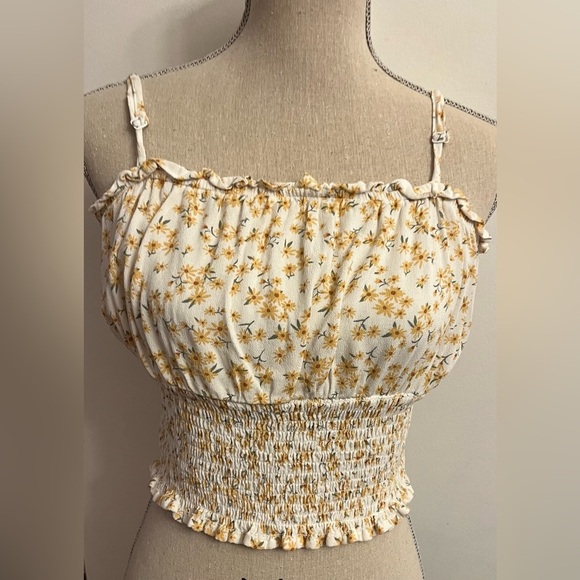 AMERICAN EAGLE CAMISOLE TOP Medium DAISIES Smocked - Picture 1 of 4
